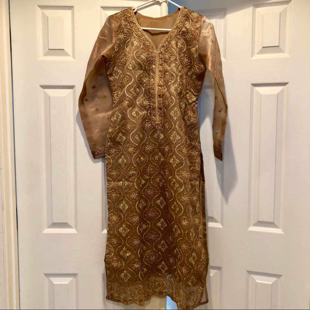 Indian/ Pakistani Outfit